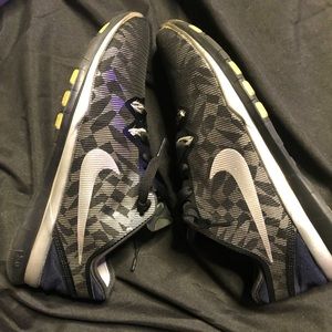 Mens size 7 Nike Free TR Fit 5